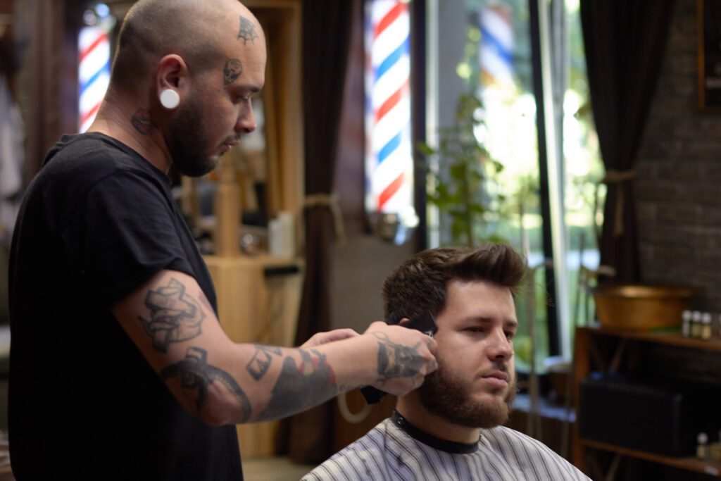 Професійна чоловіча стрижка